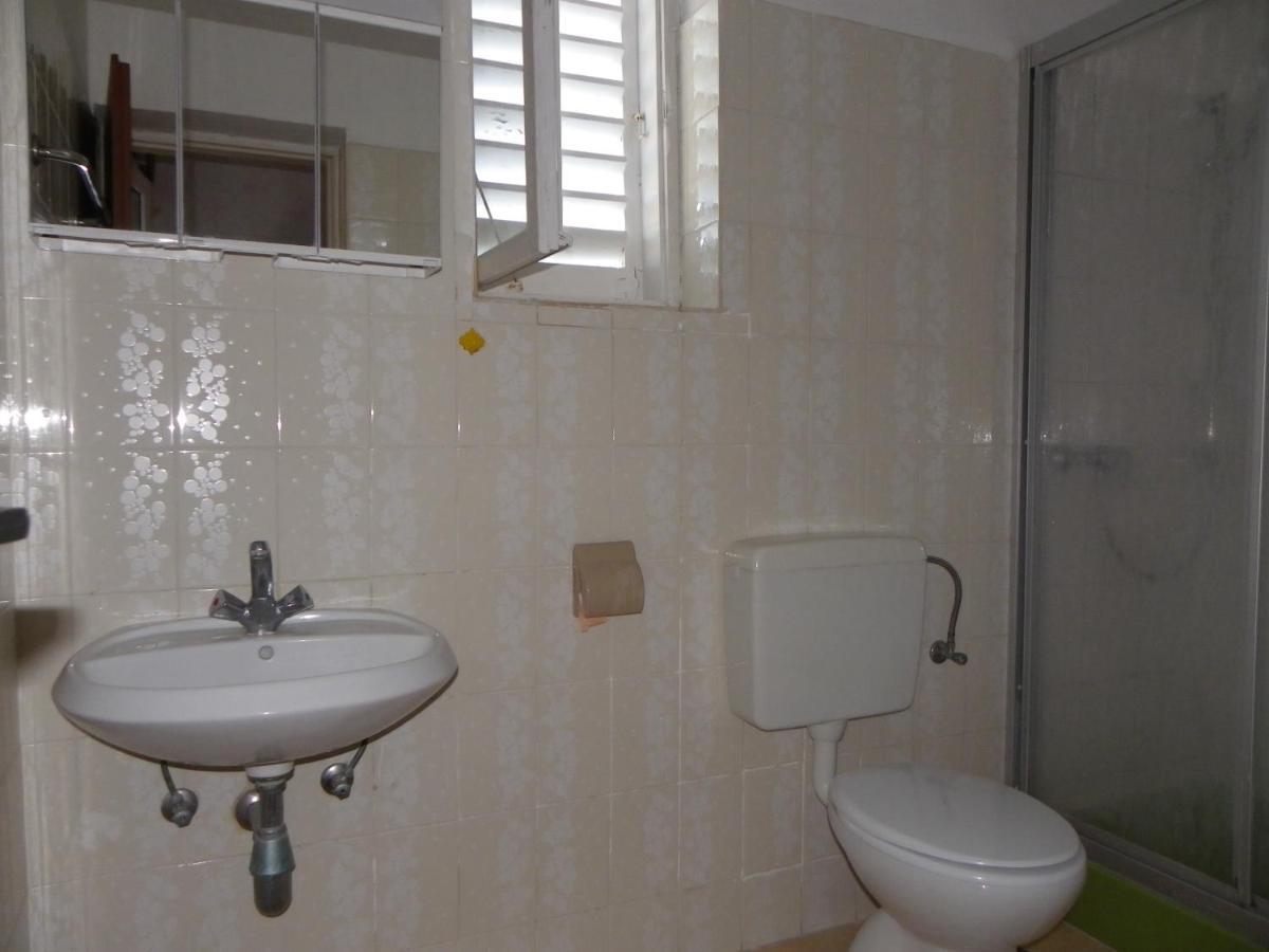 B&B Maestral Rab Раб Екстериор снимка